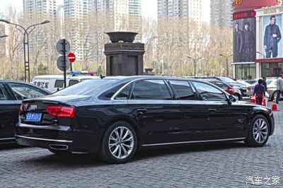 今天看到奥迪应该是a8的礼宾加长车,奥迪出过这种车吗?