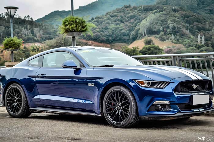 50v8野马提车经典蓝白条纹拉花