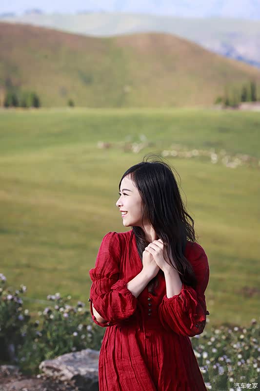 气质美女自驾新疆只为了心里藏了很久的愿望