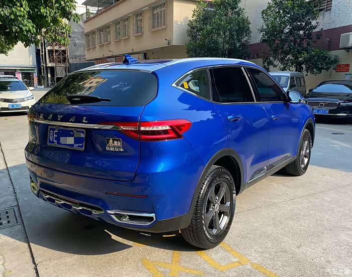 蓝色的哈弗f7阳光下很艳呀