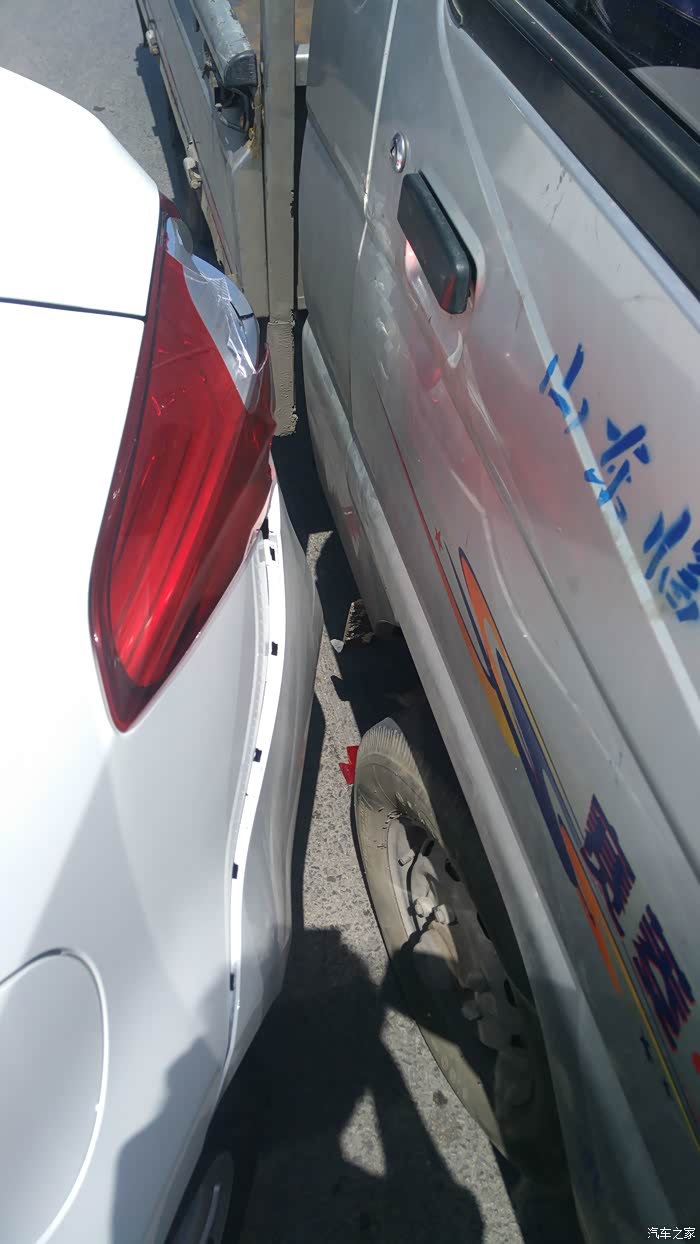 16款新k3刚提车一星期被追尾