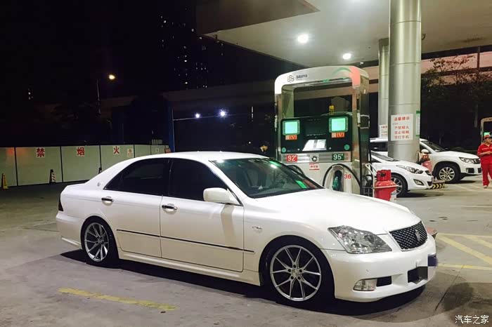 分享一下自用12代皇冠,全日规外观/grs184.