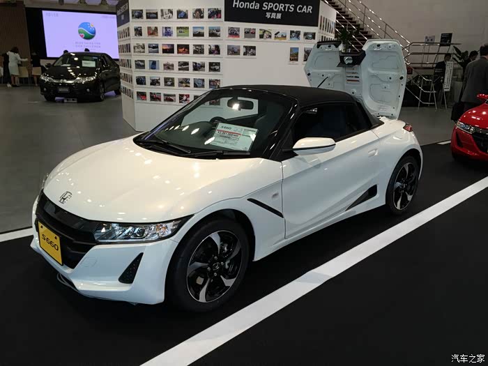 又看到了本田最新s660实车,好小好漂亮