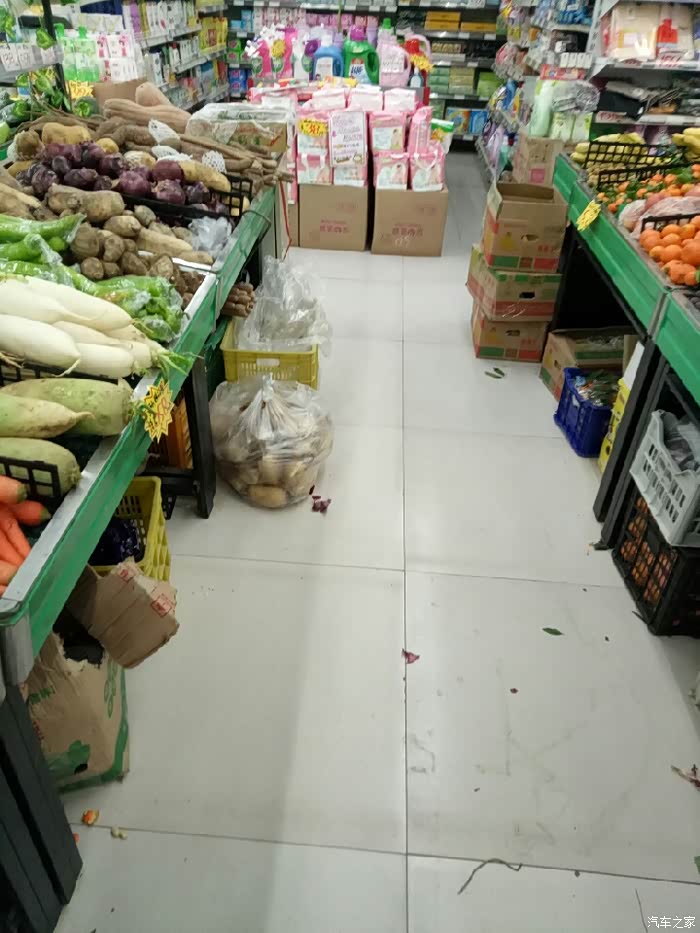 普通的超市,不过班后经常路过,东西也是平民价格,对于物价飞涨的现在