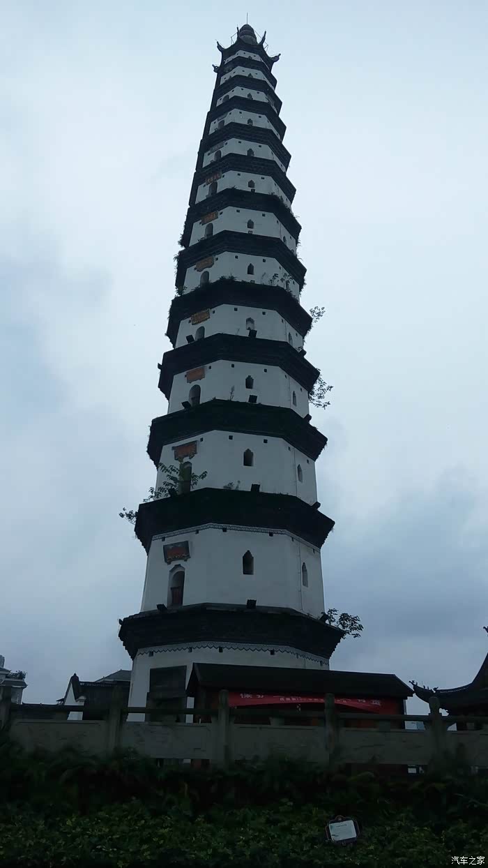 重庆,宜昌,武昌游游记(多图慎入) 古街中 文峰塔俗称白塔,又名振兴塔