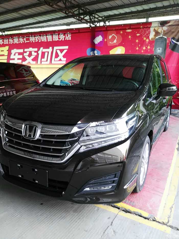 豪华改至尊,艾力绅实车三种颜色.