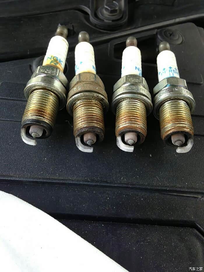 伊兰特火花塞发白