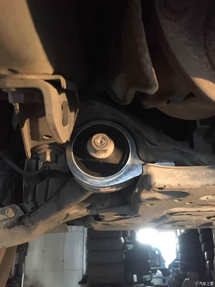 更换平衡杆胶套,吱吱声还在!