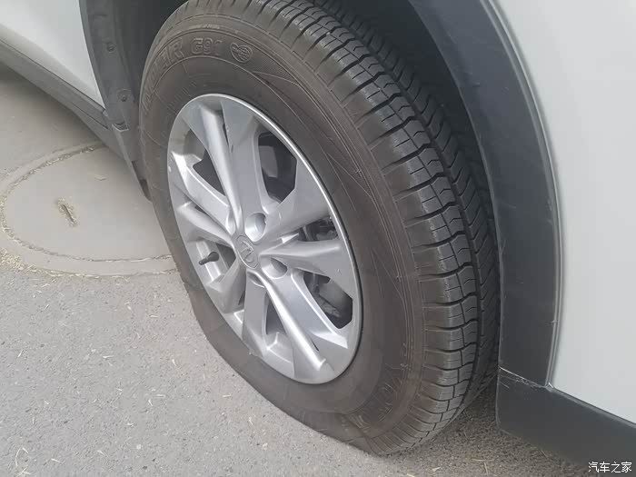 【图】车胎被扎,真郁闷_奇骏论坛_汽车之家论坛