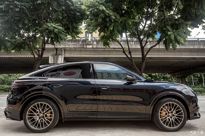 卡宴coupe泰卡特包围越看越爱