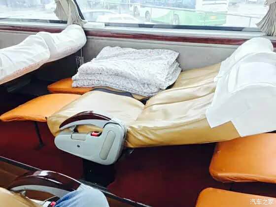 公安部联合交通部工信部和安监总局下发了取缔卧铺客车的通令使得一个