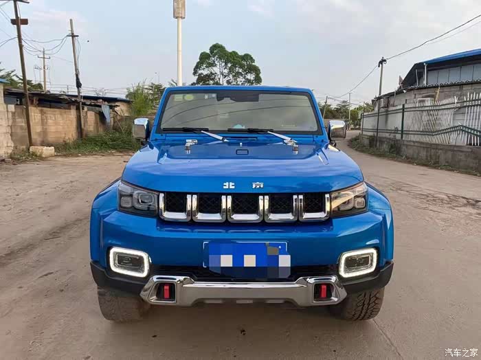 北京bj40蓝色看着更加有越野感