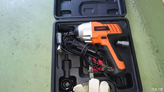 这电动风炮,拆轮胎螺丝或者悬挂上螺丝简直小菜碟.