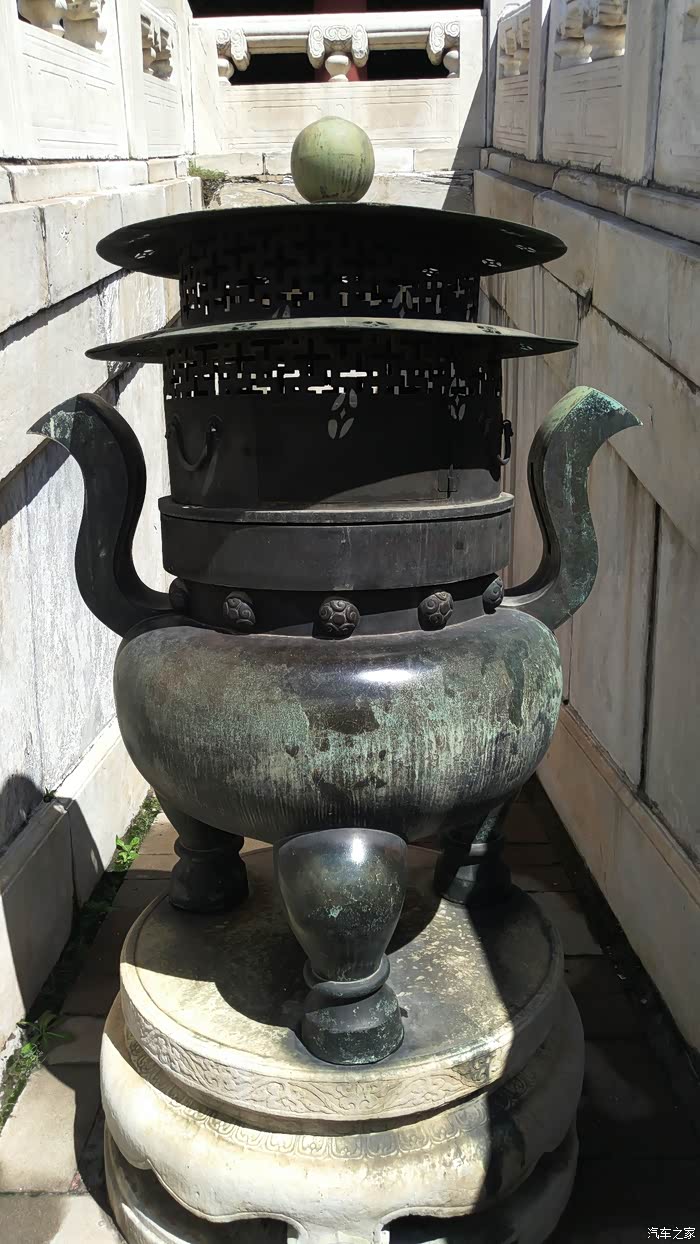 香炉同以前寺庙里看到的确有不同