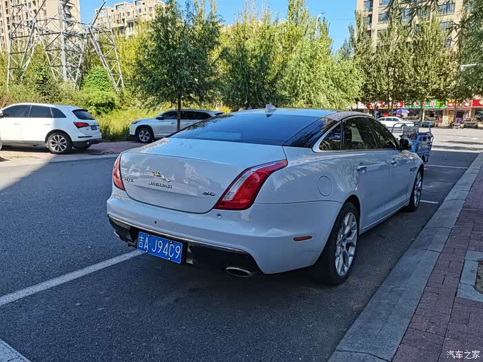 我的秀场我做主街拍最靓的仔捷豹xjl