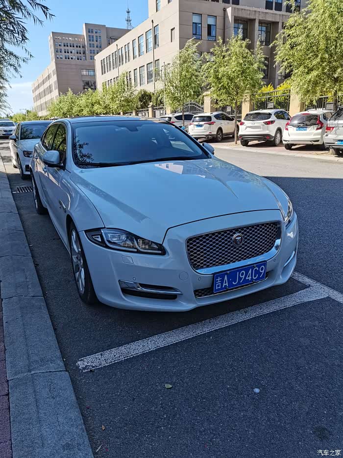 我的秀场我做主街拍最靓的仔捷豹xjl