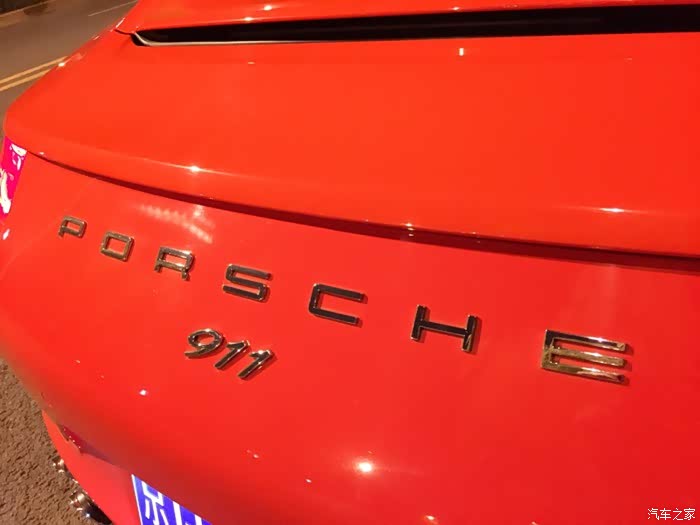 只有911三个数字,简单明了