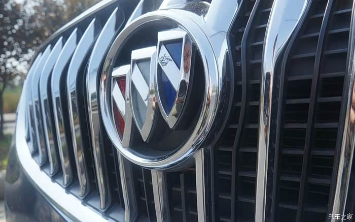 三盾车标,子弹头车标!