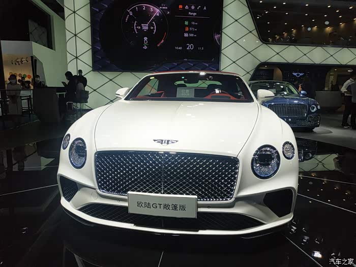 感觉,四川有钱人挺多的,很多几百万的豪车都写着"已售",牛啊.