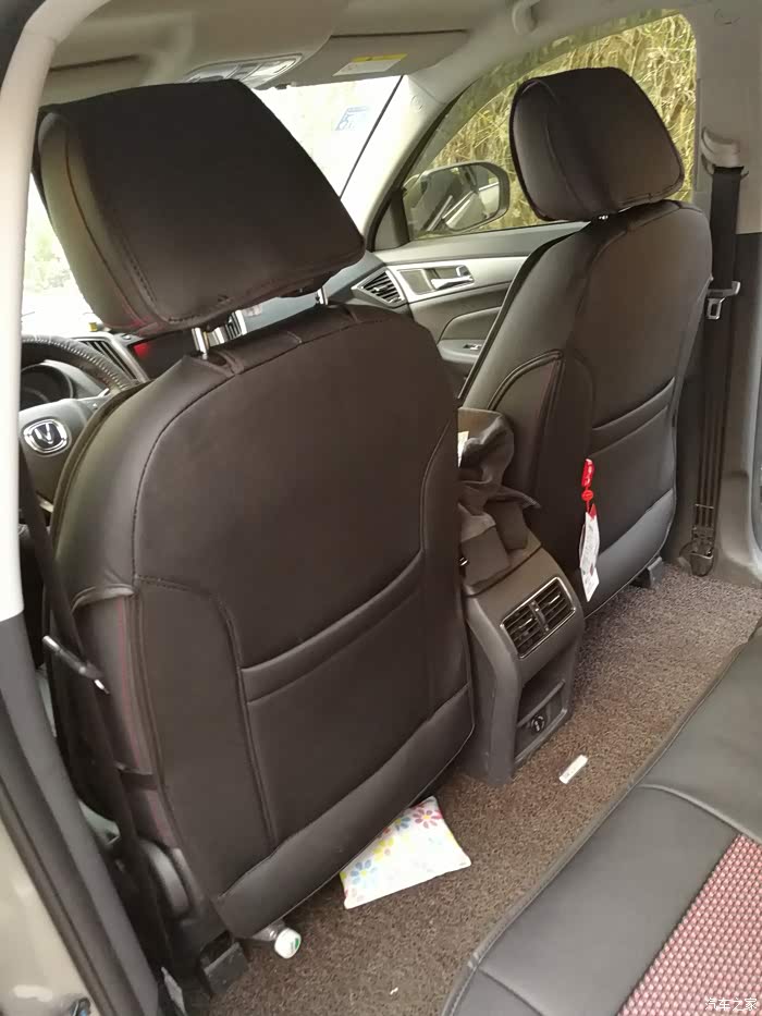 看看前排座椅的背面怎样,发张图片看看!
