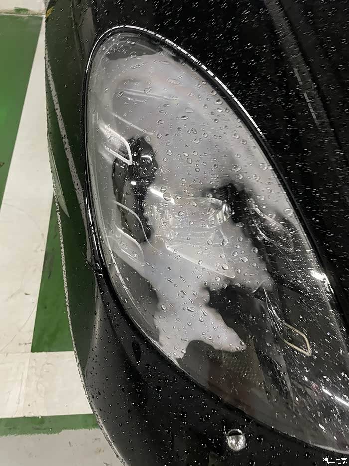 718大灯雨天起雾