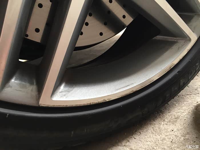 轮毂刮了半圈会不会失圆