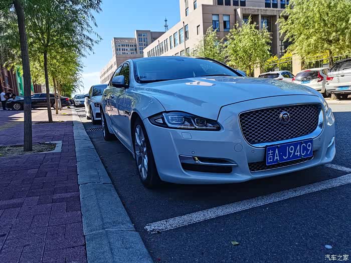 我的秀场我做主街拍最靓的仔捷豹xjl