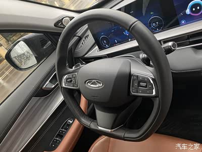 瑞虎8plus方向盘采用了真皮革的材质,同时配备了方向盘手动调节功能.