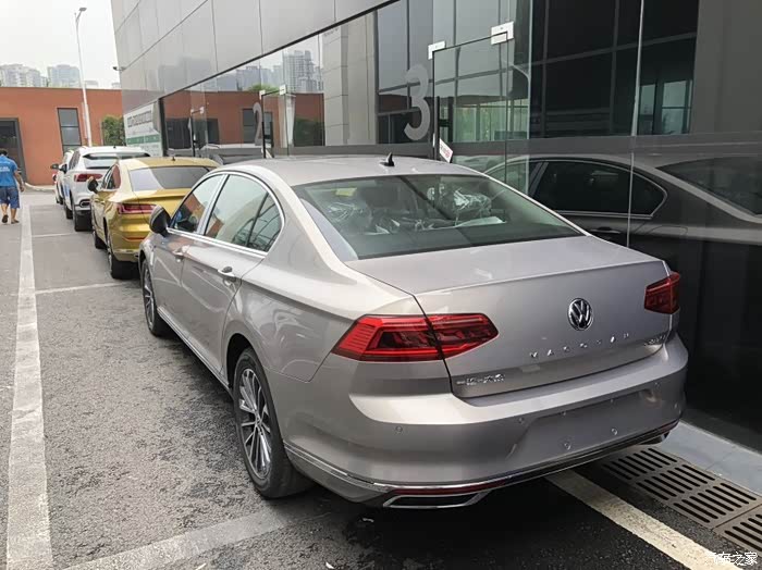 寻20款迈腾星耀金