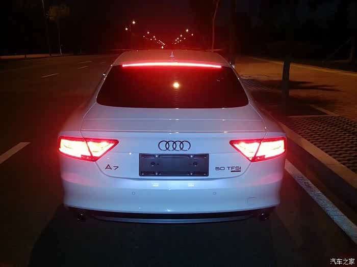 就喜欢a7的长条高位刹车灯,每次在路上遇到他最希望的就是看他刹车.