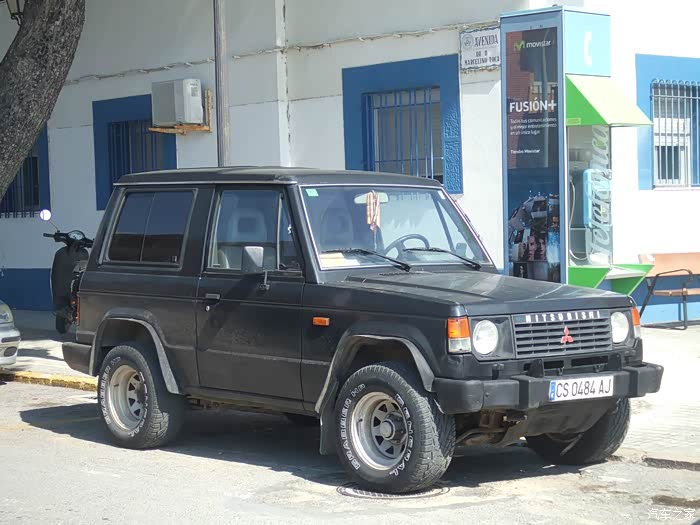 有幸领教了欧洲狭小街道的驾驶技术挑战.如果各位有兴趣,可以观看我