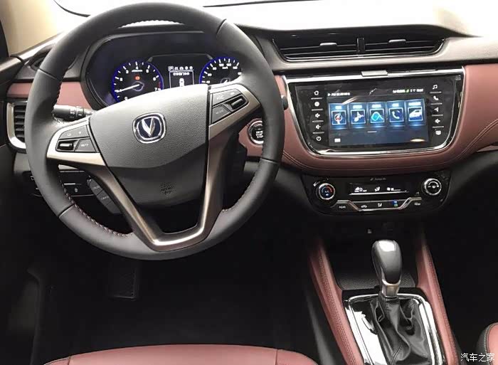 长安凌轩自动挡到店看车,内饰配置有惊喜