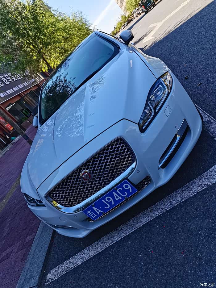 我的秀场我做主街拍最靓的仔捷豹xjl