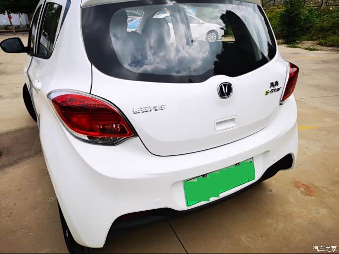 外观还是不错的,我选择了大众的白色,当天就能提车上牌.