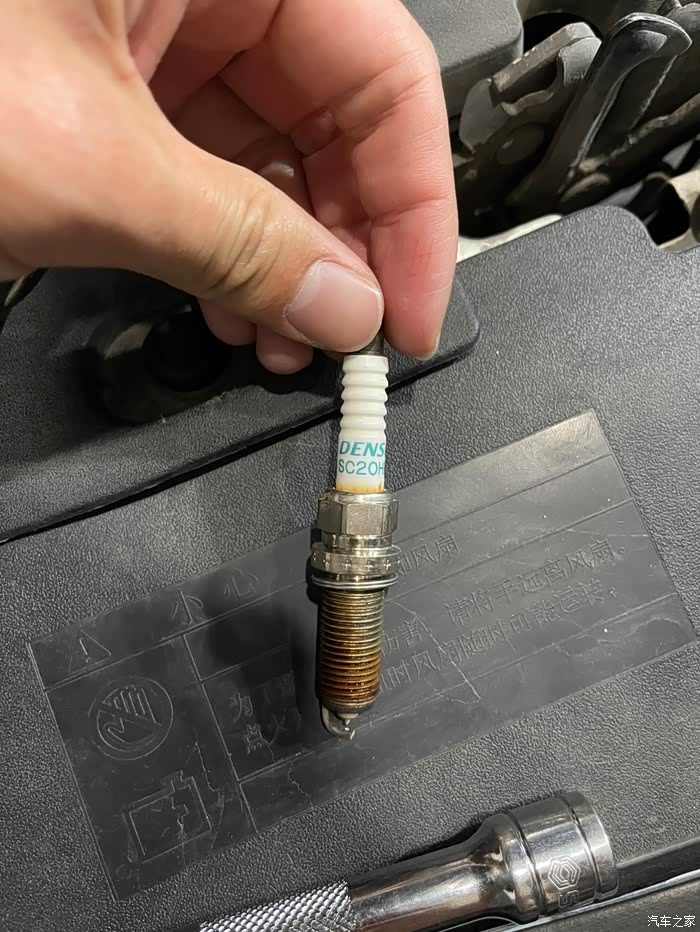 卡罗拉油耗有点高,去途虎看了下说要更换火花塞