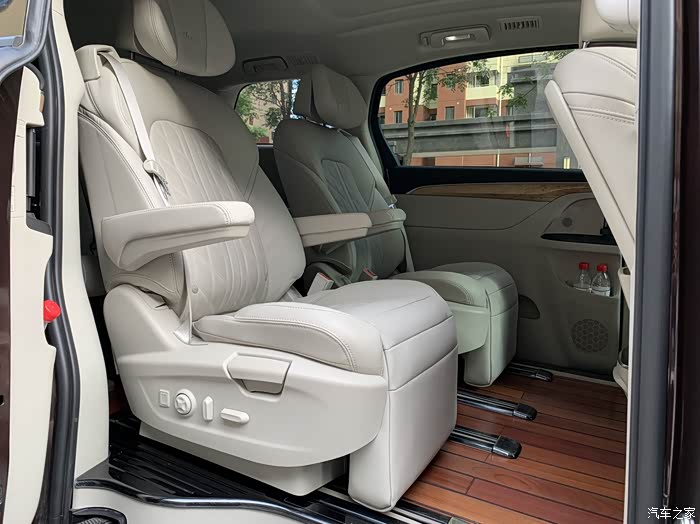 711 | 回复: 5 别克gl8论坛 请问一下各位车友这是原厂真皮座椅嘛?