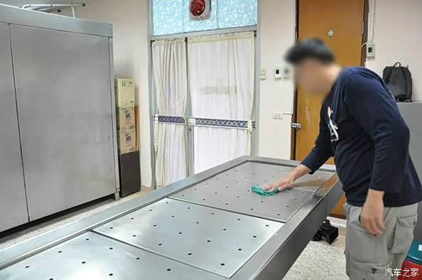 最狠酒驾处罚,莫过于送去太平间清理尸体,近日