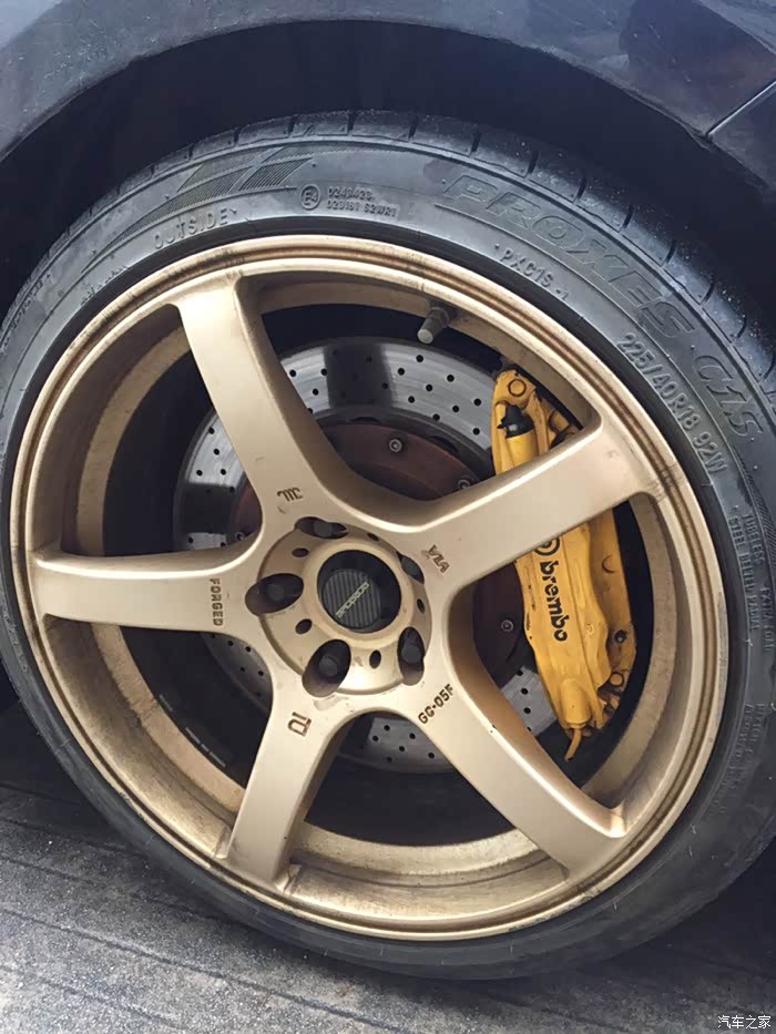 18轮毂带东洋c1s 225/40/18胎带内置胎压监测   2500  正品brembo f50