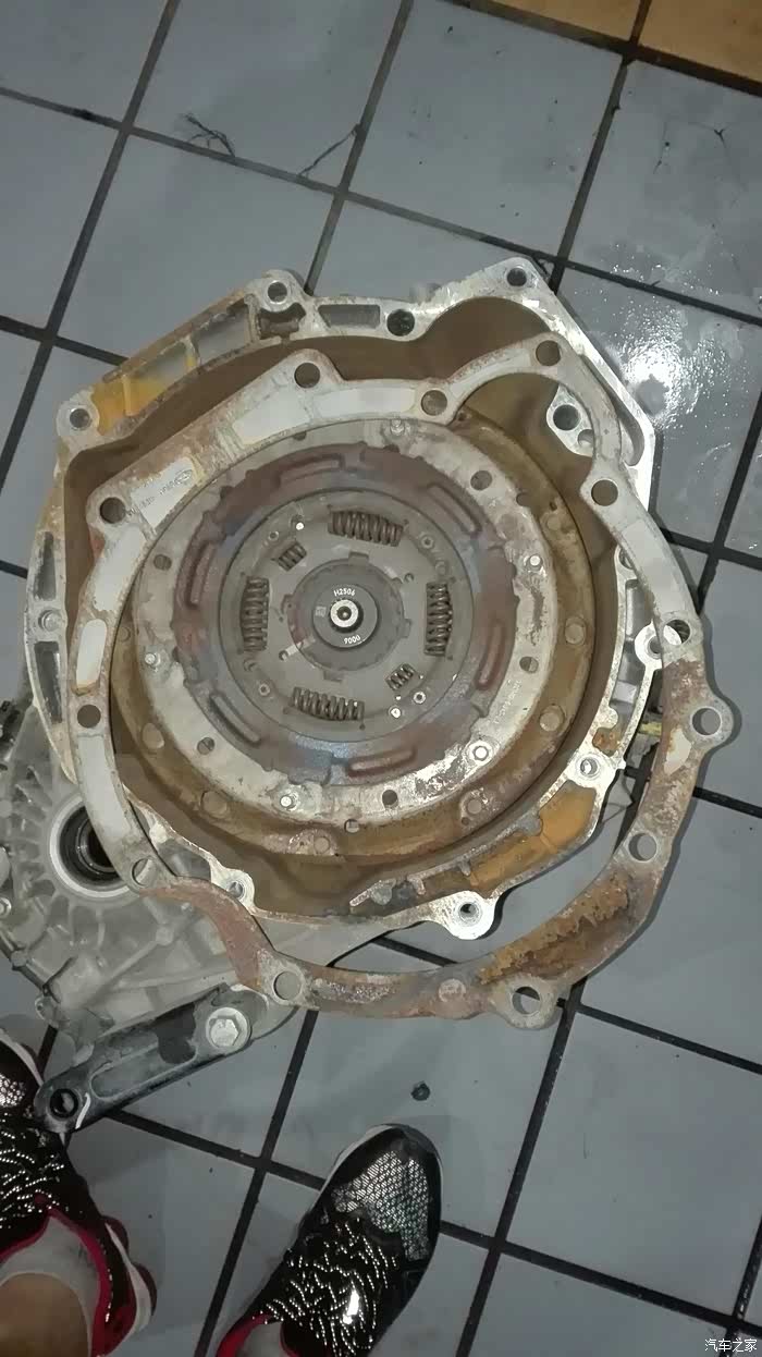 翼搏1.5自动尊贵型因前挡风集雨板长期漏水导致变速器内锈严重