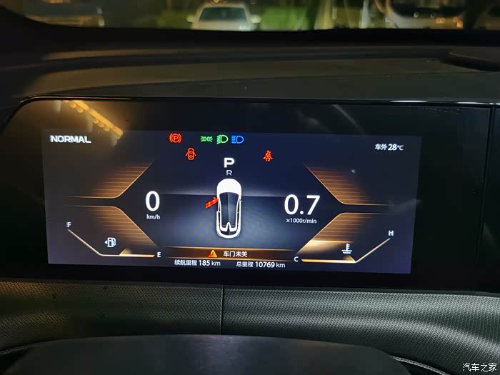 夜晚下的长安unit的灯光调节