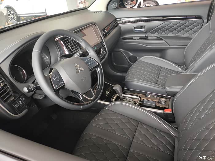 参观三菱展厅21款欧蓝德变化不小