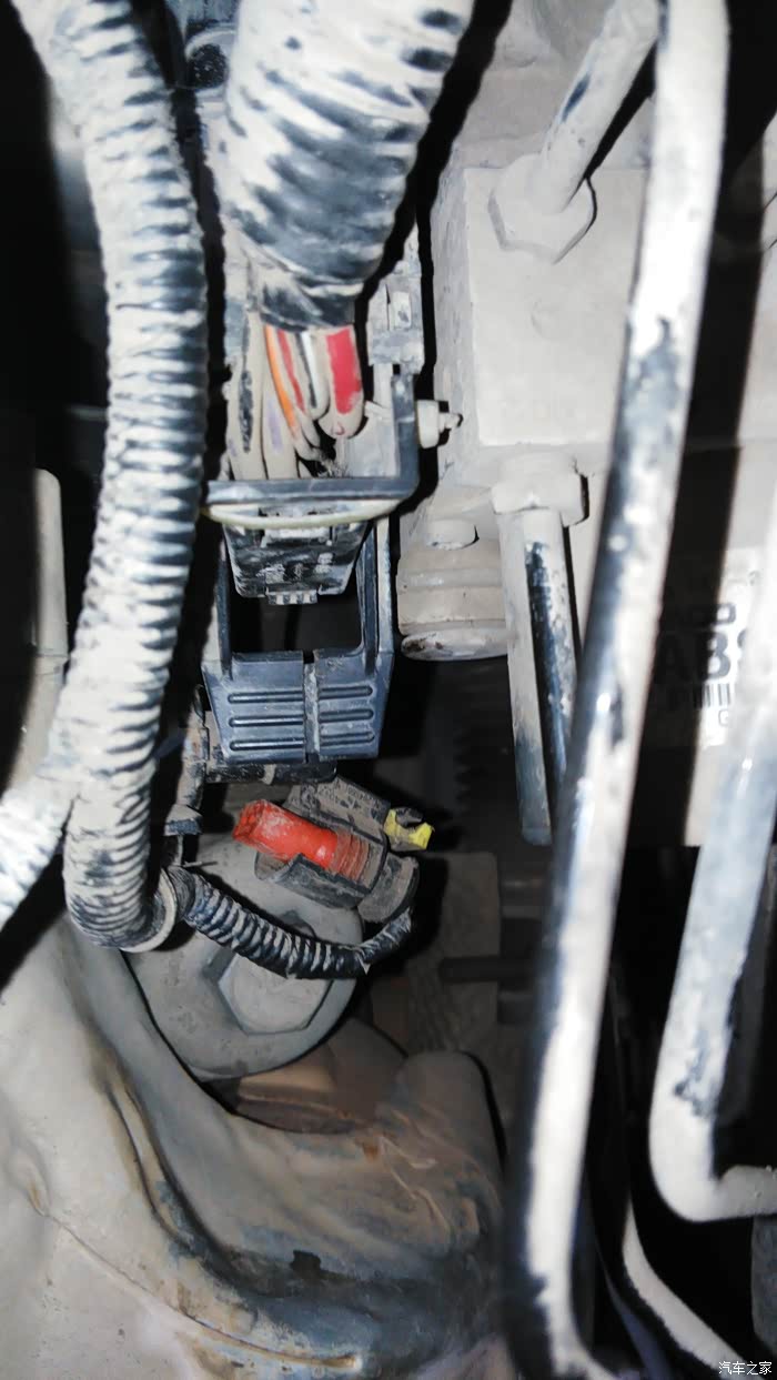 【图】瑞虎abs泵旁的插头怎么拔出来_瑞虎3论坛_汽车之家论坛