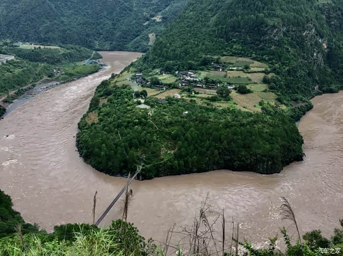 中午时分到了丙中洛,看了怒江拐弯,决定去独龙江.