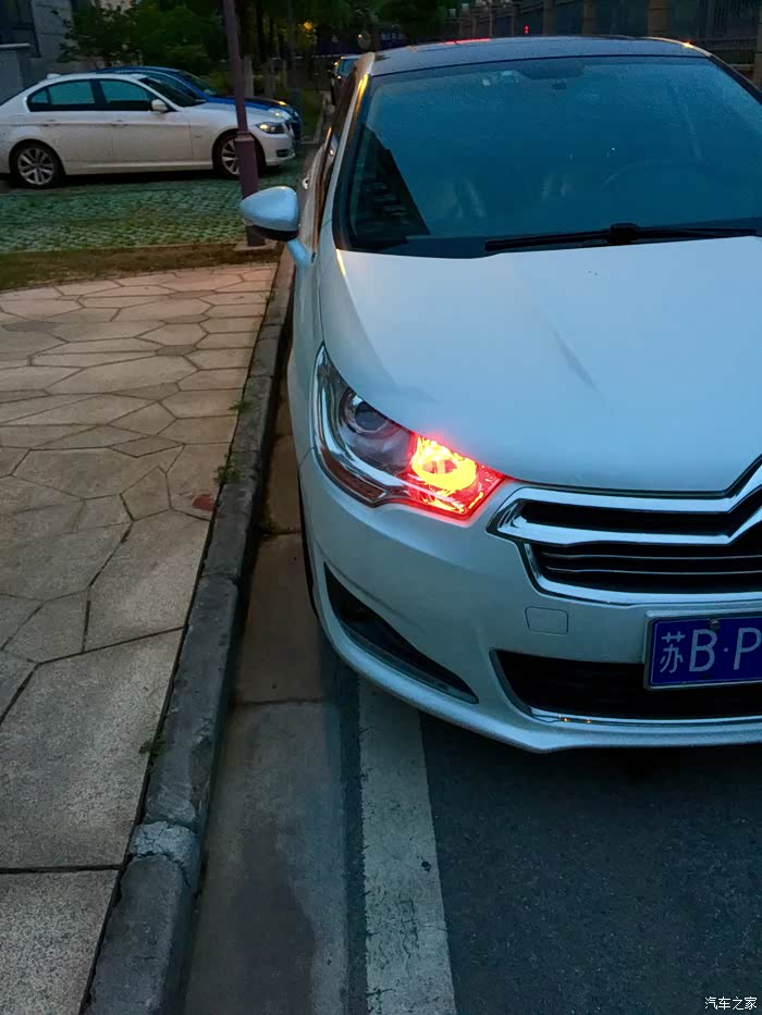 【图】小四更换欧司朗骚红示廓灯作业_雪铁龙c4l论坛_汽车之家论坛