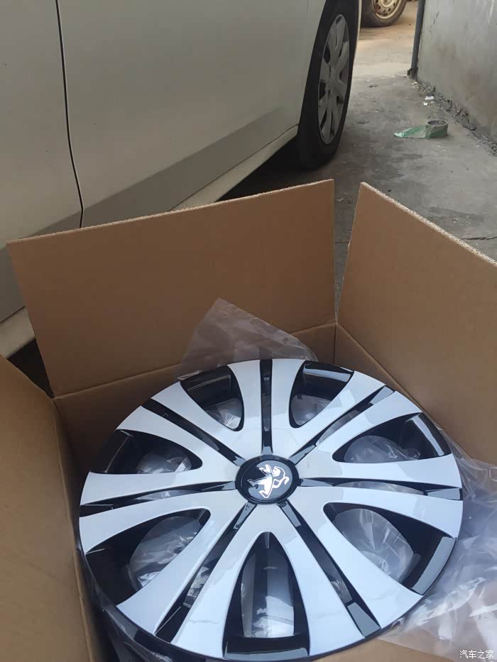 大家看看这个轮毂盖好看不?