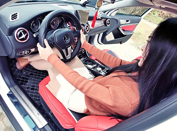 《小片来袭》天生无畏一路奔驰!圆了儿时的大奔梦 美女模特