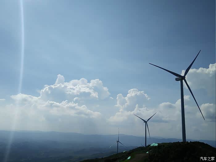 驾着小拓到我们云南本地的基督山顶峰