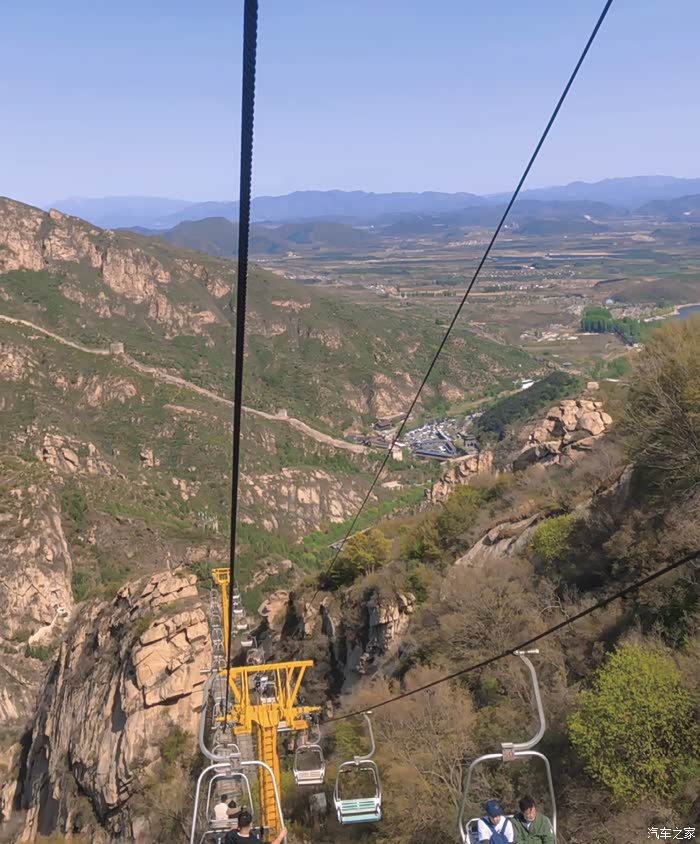 下山乘坐青龙峡索道,索道全长800米落差369米
