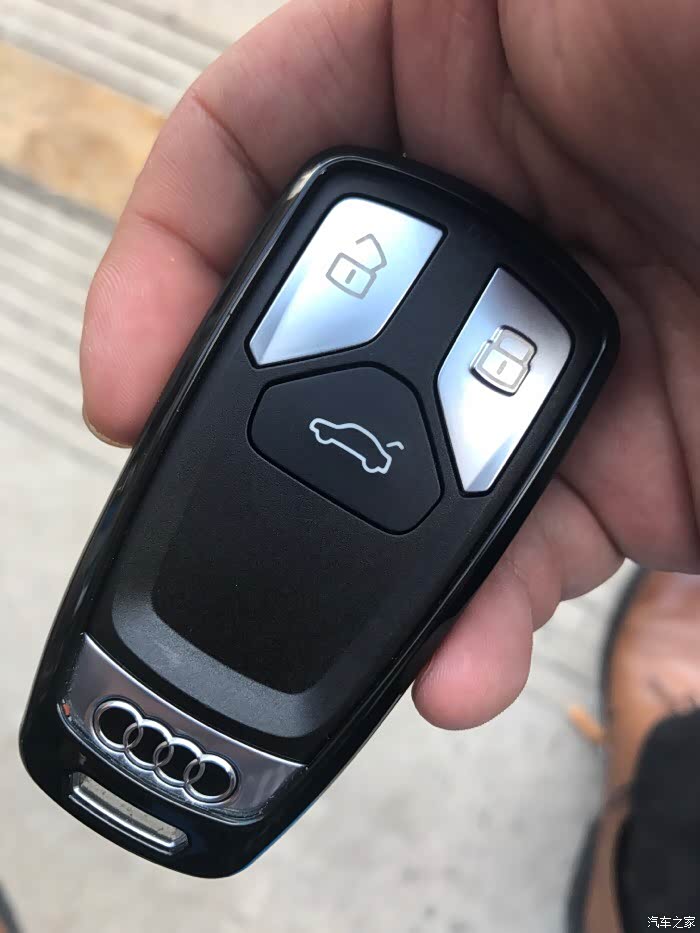 《"与你相遇是缘"》奥迪a5 45时尚斯科巴蓝提车作业