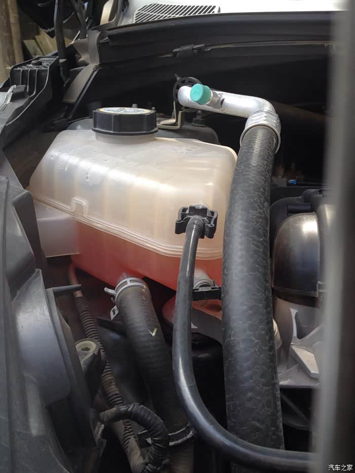 防冻液感觉少了,是自己添加还是怎么办